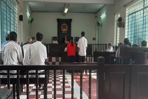 Trói hàng xóm vào gốc dừa, vợ chồng suýt ngồi tù