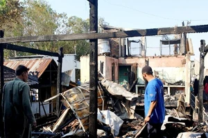 Cháy ở làng Chăm, thiêu rụi 4 căn nhà 