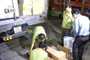 Tạm giữ 15 tấn thực phẩm đông lạnh không chứng từ