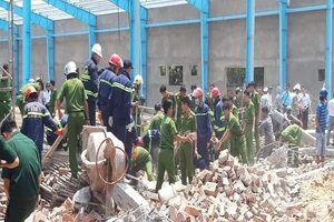 Bộ Xây dựng có công văn hỏa tốc vụ sập tường làm 6 người chết