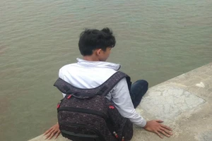 Cảnh sát thuyết phục thanh niên nhiều lần định tự tử