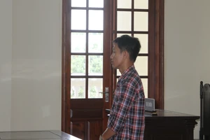 Ngồi tù vì lừa đảo chiếm đoạt 10 thùng bia