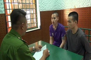 Trộm xe rồi bán không được nên đến công an đầu thú