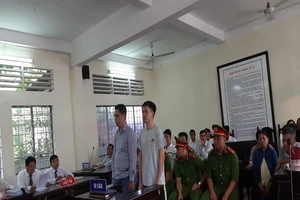 Đang xét xử 2 cựu công an viên đánh chết người vi phạm