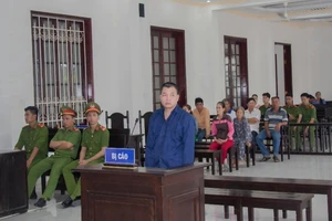 Nửa đêm nhớ chuyện xách búa chém bạn chăn vịt 