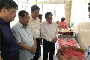 Lãnh đạo TP Cần Thơ thăm Đại úy bị đâm phải cắt bỏ thận