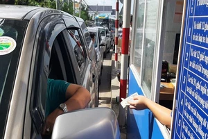 Tài xế trả 2.000 đồng, BOT T2 xả trạm