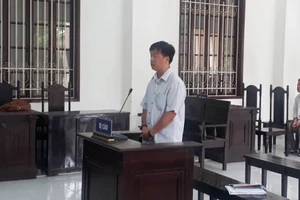 Chủ tịch xã lập khống hồ sơ rút tiền ngân sách mua máy tính