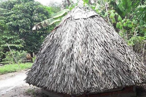 1 Đội trưởng công an quan hệ bất chính trong quán cà phê