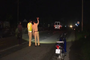 Ô tô 16 chỗ tông thiếu niên chạy xe máy tử vong