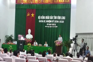 HĐND Vĩnh Long nóng chuyện trộm cát sông