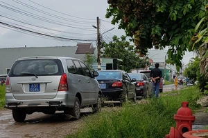 Kiểm điểm cán bộ Sóc Trăng đi ăn cưới bằng xe công