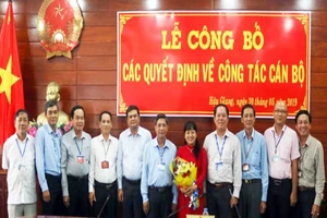 Lễ công bố quyết định ngày 30-5 của UBND tỉnh Hậu Giang