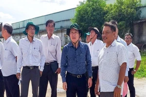 'Sốt ruột' chờ kết luận vụ nước sông đen bất thường