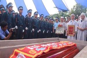 Anh hùng phi công Nguyễn Văn Bảy ngủ yên trong lòng đất mẹ