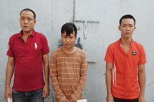 'Xưởng' in tiền giả trong tiệm sửa xe ở An Giang