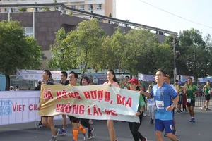 2000 người vừa chạy marathon vừa ngắm cảnh đẹp Cần Thơ 