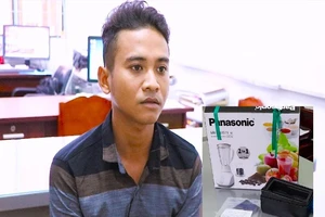 Thanh niên trộm tiền của chùa đi mua điện thoại 