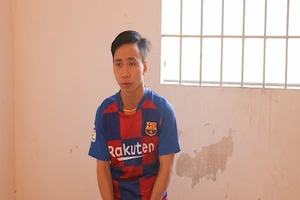 Vừa rút tiền từ ATM, một giáo viên bị cướp