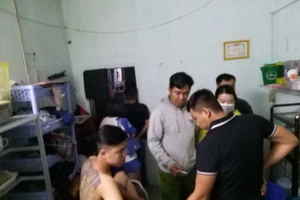 Vĩnh Long: Nhóm thanh niên chơi ma túy ở quán karaoke 