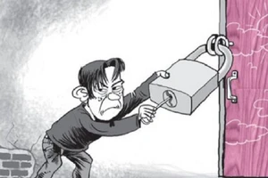 4 mẹ con cùng đi trộm