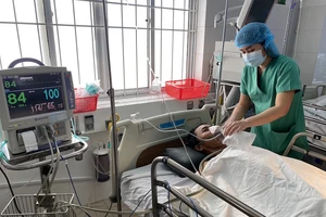 Tường đổ, đè người đàn ông đa chấn thương nguy kịch