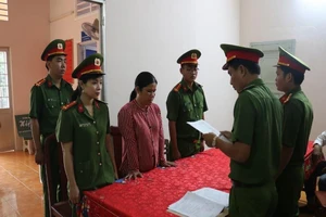 Chiếm hơn 6 tỉ đồng của hụi viên đi mua đất