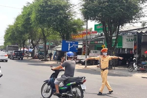 Y tế, Công an Cần Thơ đội nắng dầm sương kiểm tra y tế 