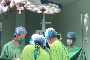 Bị ung thư túi mật hiếm gặp, phải mổ cùng lúc 6 cơ quan