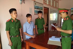 Cầm dao chặn đường xe cấp cứu để xin tiền uống rượu