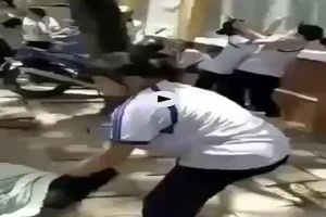 Cần Thơ: Học sinh lớp 8 nắm tóc, đánh bạn dã man 