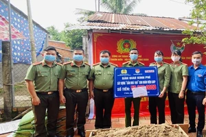 Báo Pháp Luật TP.HCM hỗ trợ xây nhà đồng đội tại Cần Thơ