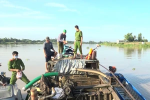 An Giang: Bắt 4 ghe hút trộm cát tại sông Tiền và sông Hậu