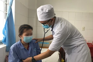 Tự ý uống thuốc đau lưng của mẹ, cô gái suýt mất mạng