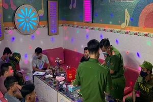 An Giang: Khách và nhân viên karaoke Hùng Mập lại 'phê' ma túy