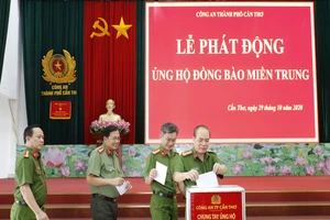 Công an TP Cần Thơ chung tay hỗ trợ đồng bào miền Trung