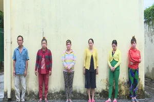 Cùng con dâu bắt ghen, cha mẹ chồng bị tạm giữ