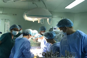 Phẫu thuật cùng lúc 3 van tim cứu bệnh nhân đang nguy kịch