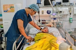 Bỗng dưng đau bụng, người đàn ông suýt bị... mất chân