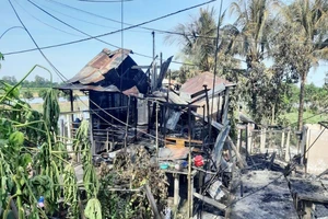 Sau tiếng nổ lớn, 7 căn nhà ở An Giang bị thiêu rụi
