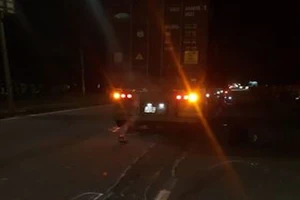 Va chạm với ô tô tải, thanh niên bị xe container cán tử vong