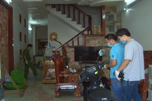 Bị chém, tưới xăng đốt khi ngủ lại nhà bạn nữ