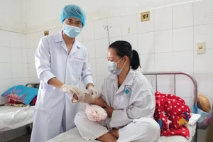 Xay cá làm chả, người phụ nữ bị cuốn nát bàn tay