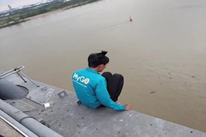 Thua chứng khoán, thanh niên đến cầu Cần Thơ định tự tử