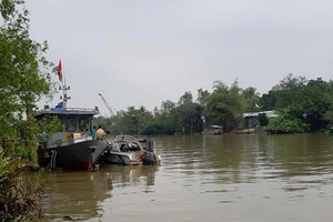 Nỗ lực tìm Đại úy CSGT mất tích trên sông khi tuần tra