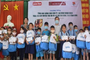 100 suất học bổng cho con em gia đình chính sách ở Vĩnh Long