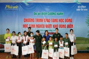 100 suất học bổng tiếp sức học sinh vùng biên giới Tây Ninh