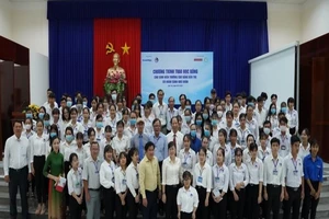 100 sinh viên trường Cao đẳng Bến Tre được tiếp sức đến trường