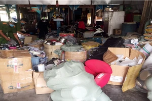 Tạm giữ số lượng lớn hàng lậu ở nhà cán bộ biên phòng An Giang