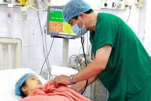 Chèn bóng lòng tử cung cứu sản phụ sinh bị nhau cài răng lược